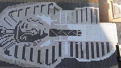 لوحة فنية لقناع الملك توت عنخ آمون تسجل رقما قياسيا بموسوعة جينيس الرقمية