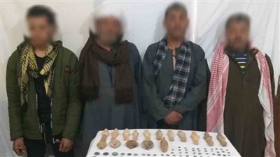 ضبط أربعة أشخاص بحوزتهم 108 قطع أثرية 