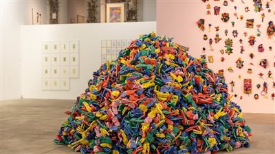 150 عملاً لحسن شريف في جولة أوروبية بالشارقة للفنون