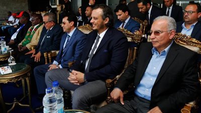 وزير الرياضة والجنايني يدعمان بيراميدز أمام زاناكو