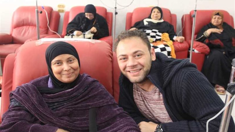 بالصور.. زيارة الفنان