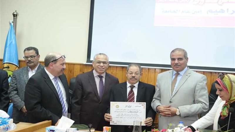 المحرصاوي يكرّم أبناء