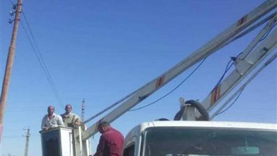 حملات لمراجعة وصيانة أعمدة الإنارة بأبوقرقاص