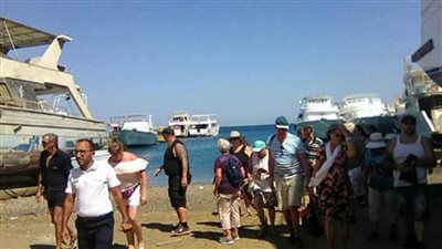 استمرار توافد أعداد كبيرة من السائحين على الغردقة
