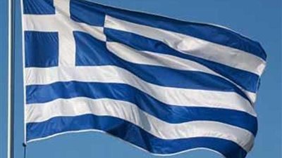 اليونان: مسلحون يختطفون 8 أشخاص بعد مداهمة ناقلة قبالة ساحل الكاميرون