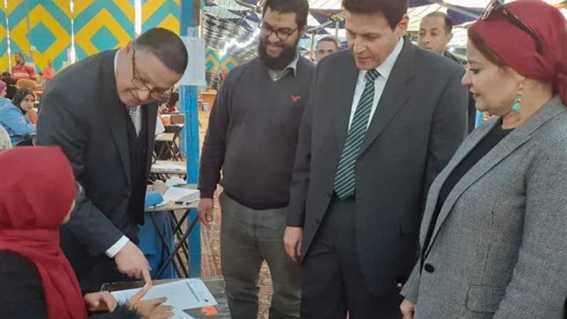 رئيس جامعة بنها يتفقد