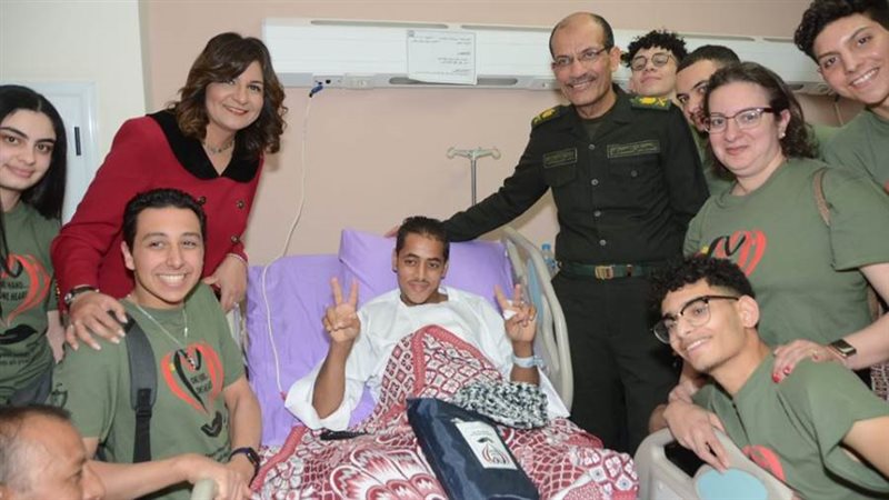 وزيرة الهجرة تزور