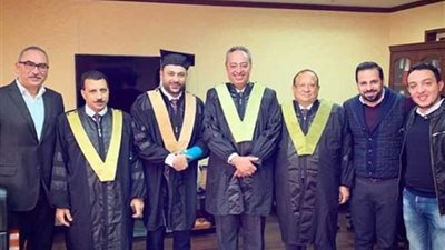 الأداء المالي وتأثيره في الشركات والتنمية المستدامة في رسالة دكتوراه