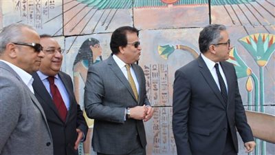 وزيرا السياحة والتعليم العالي يتفقدان استعدادات نقل المومياوات الملكية