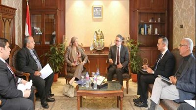 العنانى وفؤاد يبحثان سبل دعم السياحة البيئية في مصر