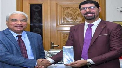 الكاتدرائية المرقسية بالإسكندرية تستقبل موظفيها بالهدايا والورود