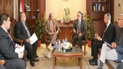 العناني وفؤاد يبحثان سبل دعم السياحة البيئية في مصر