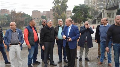 محافظ المنيا يقود فرق كسح مياه الأمطار من الطرق والشوارع