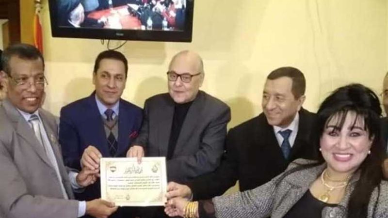 موسى مصطفي يكرم رواد