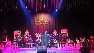 الجمهور يحتفل برأس السنة الميلادية بمركز طنطا الثقافي