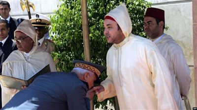 إلغاء تقبيل اليد الملكية في المغرب.. تعرّف على السبب