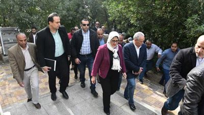 وزيرة الصحة تتفقد التجهيزات الجارية بوحدة طب أسرة قرية الهنادي