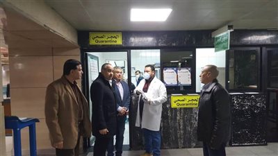 وزير الطيران المدنى يتفقد جميع مبانى الركاب بمطار القاهرة الدولى 