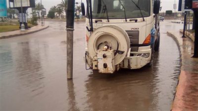 الإسكان: ١٥٠٠ عامل و٦٠٠ معدة لسحب مياه الأمطار 