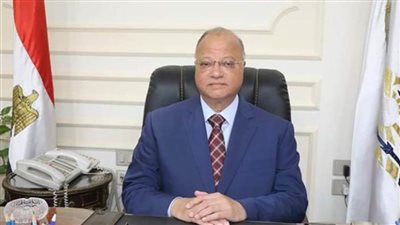 محافظ القاهرة يثمن دور عمال النظافة والصرف الصحى والأحياء