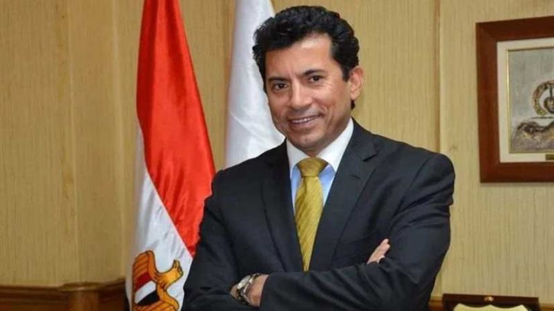 أشرف صبحى والنادي