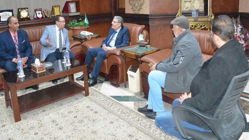 محافظ المنيا يبحث