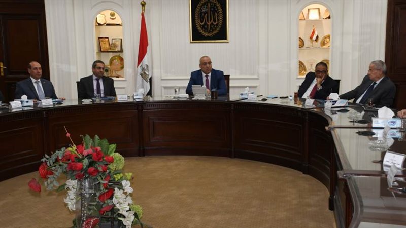 وزير الاسكان خلال