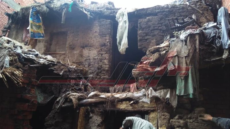 أحد المنازل المنهارة