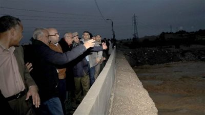 محافظ بني سويف يتابع تدفق المياه بمخر سنور