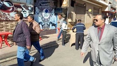 حملة مكبرة لإزالة إشغالات المقاهي والمحال التجارية بحي غرب أسيوط