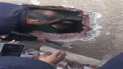 وحدات الإنقاذ بالحماية المدنية بالقاهرة تنجح في إنقاذ مسن محتجز داخل مصعد