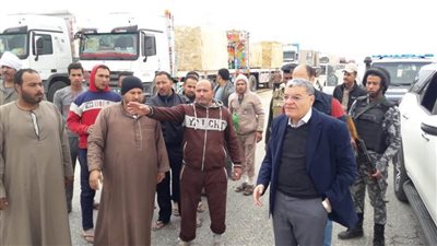 محافظ المنيا يوجه المرور بدعم السيارات العالقة بالطريق الشرقي 