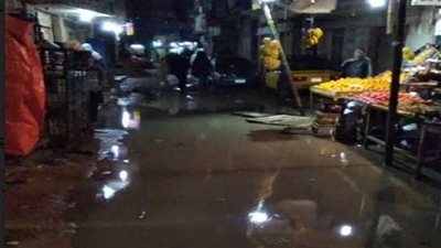 أمطار غزيرة تغرق شوارع الإسكندرية في نوة رأس السنة