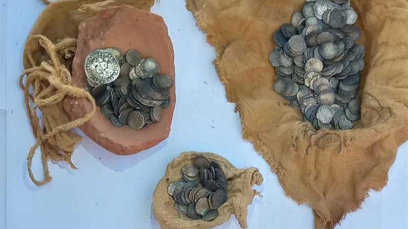 العثور على 370 عملة