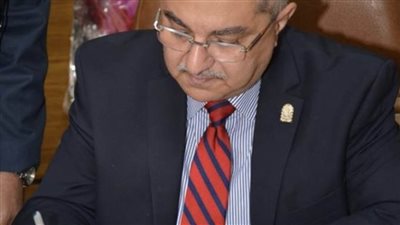 رئيس جامعة أسيوط: منح العاملين بالقطاع التعليمي إعفاءً من التوقيع نصف الفترة 