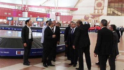 وزير الطيران المدني ونائبه يتفقدان مطار شرم الشيخ الدولي