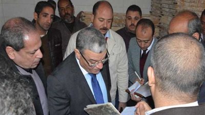 بالصور.. حملة تفتيشية على الأسواق بحي غرب المنيا