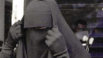 خوفًا من زوجته