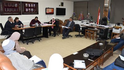 اجتماع مع أعضاء مركزي القياس والتقويم وتطوير التعليم بجامعة القناة