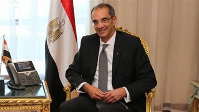 وزير الاتصالات: تعليق كل الأنشطة التي بها تجمعات