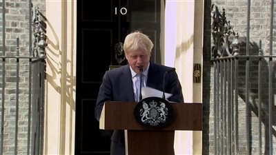 رئيس وزراء بريطانيا يوصي بوقف الاتصال غير الضروري لاحتواء 