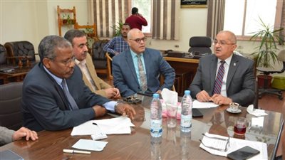 قرارات استثنائية لتنظيم العمل بالمستشفيات الجامعية بأسيوط للوقاية من كورونا