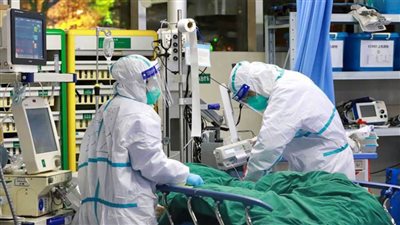 فاينانشيال تايمز: مستشفيات أمريكا وبريطانيا عرضة لارتفاع حالات الإصابة بكورونا