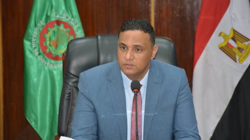 الدكتور أيمن مختار