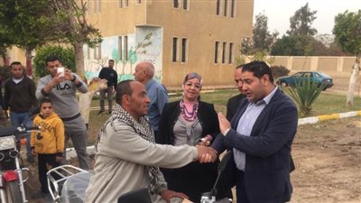 تسليم 18 دراجة بخارية لذوى الهمم ببني سويف