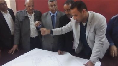 أهالى طهطا يحتفلون بتسليم موقع إنشاء حمامات السباحة 