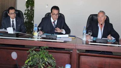 عبد الغفار يترأس اجتماع مجلس أمناء 