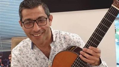 وحيد ممدوح سفيرا لأقدم صناع الجيتارات بالعالم بمنطقة الشرق الأوسط