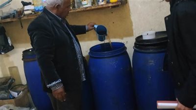 ضبط مصنعين  لتصنيع الكيماويات بدون ترخيص غرب الإسكندرية