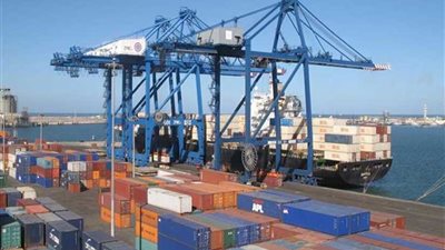 24 سفينة إجمالي حركة السفن بميناء دمياط